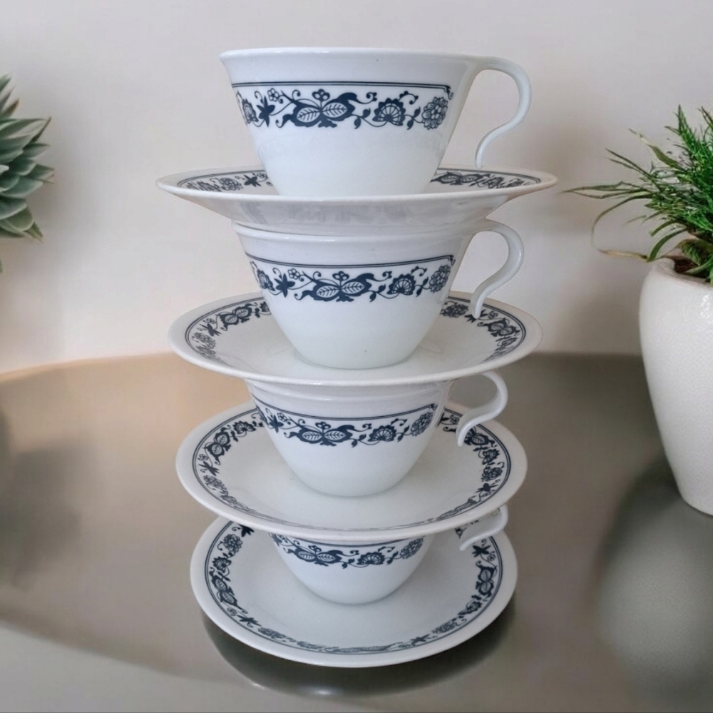 Vintage Corelle livingware by corning set of 4 old town blue mugs and plates USA